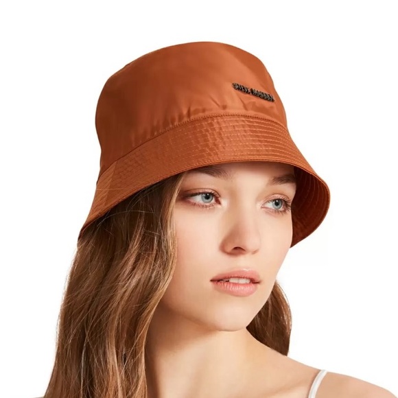 Steve Madden Accessories - ☀️NWT! Steve Madden Satin Lined Bucket Hat